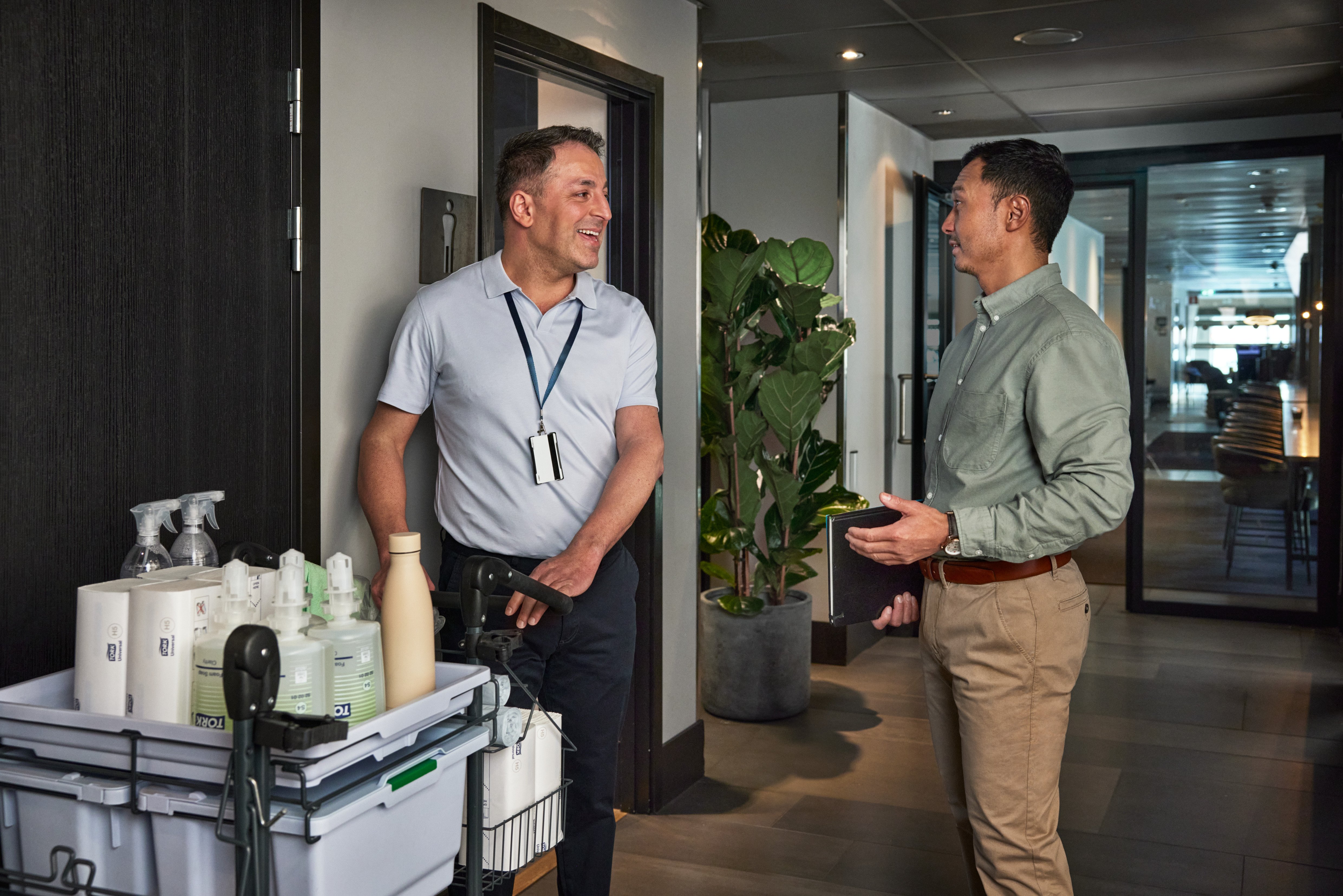 Praise_for_good_work_cleaner_facility_corridor